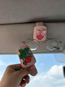 Strawberry Embroidered Car Glasses Clip, Car Sun Visor Fashion Glasses Holder, Multi-Function Ticket Clip, Car Interior Decoration, Pink Leather Strawberry Car Glasses Clip, Universal Sun Visor Fashion Glasses Holder, Girly Car Interior Accessory - Strawberry - View 2