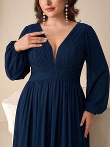 UNITHORSE Vestido de dama de honor de gasa plisada con escote en V profundo y mangas farol para mujer de talla grande - Azul Marino - Ver 5