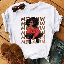 Camiseta estampada a la moda, linda camiseta negra, camiseta gráfica interesante para mujer con diseño de chica africana de cabello rizado negro. - Blanco - Ver 1