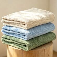 Weiche Flanell-Überwurfdecke, gemütliche Sofa- und Bettabdeckung, leichte Nickerchen-Decke für Haustiere unter 17 kg, Wohnheim-Schlafzimmer, Grün, Blau, Beige - Einheitsgröße (70 x 100 cm) - Übersicht 7