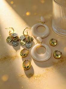 Set Anting Gantung & Anting Lingkaran 4 Pasang, Terbuat dari Resin, Lingkaran Besar + Cakram Emas + Mirip Berlian + Lingkaran Polos dari Logam, Cocok untuk Hadiah dan Paduan. - Yellow Gold - View 3