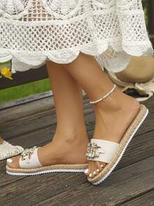 Women's Beige Straw Woven Low Heel Flat Sandals With Rhinestone Metal Buckle, Round Toe Open Toe Slippers, Vacation Style Summer Casual Beach Slides, Random Pattern - Beige Velvet - Square Diamond Buckle - View 5