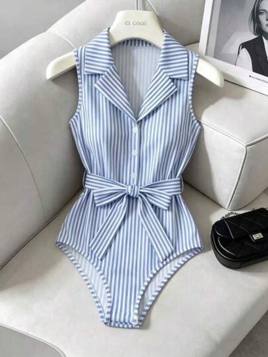 Body de punto estilo francés vintage para mujer, a rayas azules y blancas, cuello polo, diseño con botones y lazo, elegante atuendo de verano para la - Azul y blanco - Ver 1