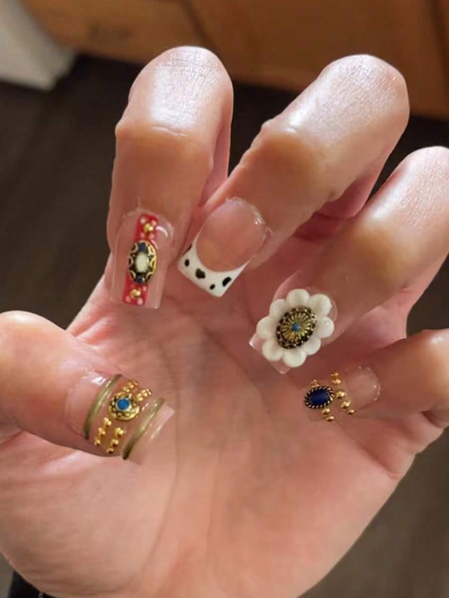 10片手工制作的可重复使用波西米亚风格亚克力假指甲,镶嵌绿色宝石和金色珠子装饰,适合日常佩戴和派对场合,也是送给女性的贴心礼物。 - 彩色 - 查看 1