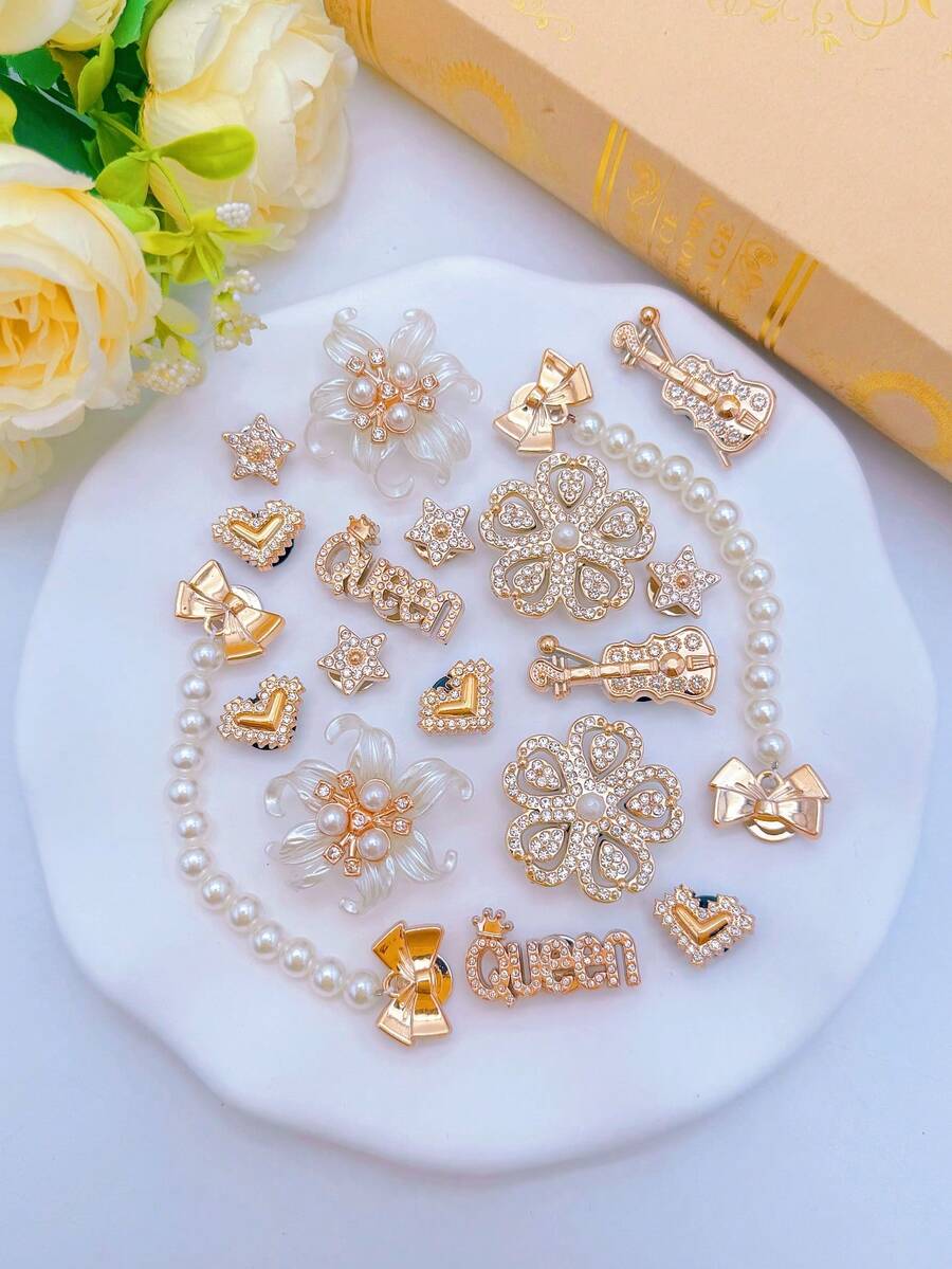 18件時尚金色珍珠花朵、小提琴、星星、愛心等多款洞洞鞋飾品,易安裝可拆卸DIY配件,適用於瑪麗珍鞋、園藝鞋、洞洞鞋、涼鞋和沙灘包,適合節日派對與特殊場合的完美禮物 - 金色 - 查看 1