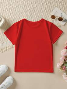 Camiseta de manga corta de moda para niños para el Día del Padre de verano, con estampado de dibujos animados de papá sosteniendo a un niño en sus brazos, "FELIZ DÍA DEL PADRE, MI PADRE ES M - Rojo - Ver 2