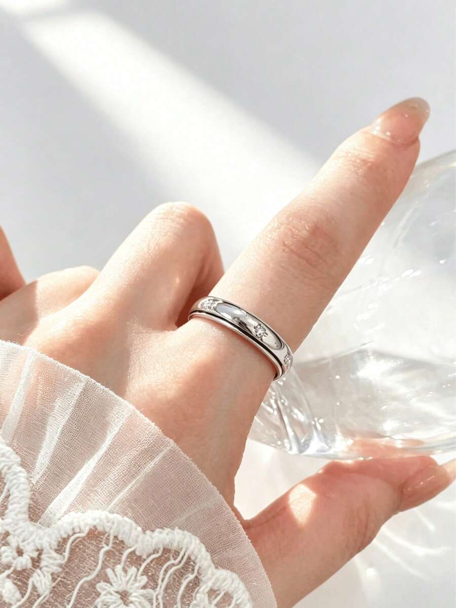 1件不鏽鋼旋轉水鑽戒指女款，日常百搭奢華閃亮戒指，小眾高端紓壓轉圈戒指，不褪色低過敏素面戒圈飾品