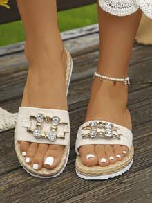 Women's Beige Straw Woven Low Heel Flat Sandals With Rhinestone Metal Buckle, Round Toe Open Toe Slippers, Vacation Style Summer Casual Beach Slides, Random Pattern - Beige Velvet - Square Diamond Buckle - View 4