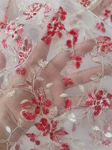 50cm / 1碼 / 3碼 / 5碼 米白色透明薄紗－漸層紅與桃色花卉藤蔓刺繡，柔軟透明網布－適合婚紗、透明披肩、舞會禮服疊層與DIY髮飾 - 1 - 查看 4