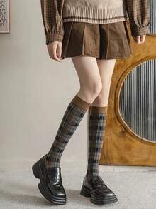 1雙復古格紋過膝襪，復古燕麥色蘇格蘭格子中筒襪，適合Y2K、Grunge、學院風街頭穿搭 - 棕色 - 查看 1