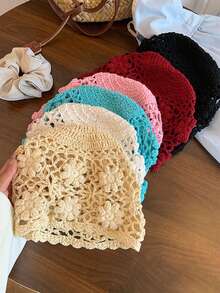 1 pieza Gorro de estilo vintage para mujer, hueco, transpirable, hecho a mano con patrón floral de ganchillo, versátil, que estiliza el rostro, para viajes y uso diario - flores - Ver 4