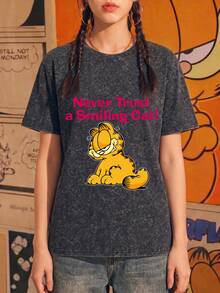 SHEIN | Garfield 女款水洗黑 T-shirt，微笑卡通貓粉色標語印花，寬鬆大尺寸街頭風短袖，適合日常聚會與休閒旅行 - 黑色 - 查看 3