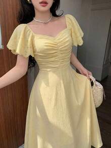 Vestido elegante y romántico de manga corta, cintura recogida y plisado en A, de longitud media, en color amarillo tejido, para primavera/ver - Amarillo - Ver 9