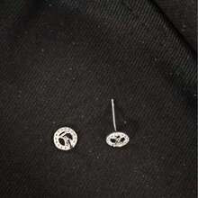 1 Pair Delicate Round Mini Letter Stud Earrings, Minimalist Daily Jewelry For Women And Girls - Small V-shaped Earrings - View 4