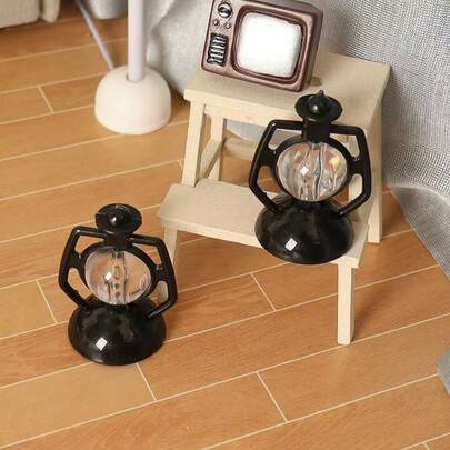 European Style Decorative Vintage Mini Oil Lamp, Simulated Small Horse Lamp Micro Landscape Ornament