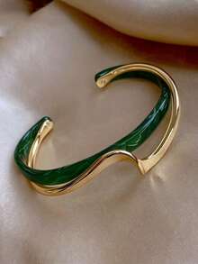 1pc Fashionable & Unique Design Metal Curved Texture Luxurious Asymmetrical Pattern White Shell Bracelet - Geometry - View 10