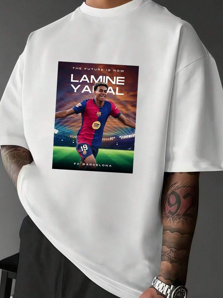 Jugador de fútbol en estadio con energía y luz intensa camisetas de hombre modernas casuales confort urbano - Blanco - Ver 1
