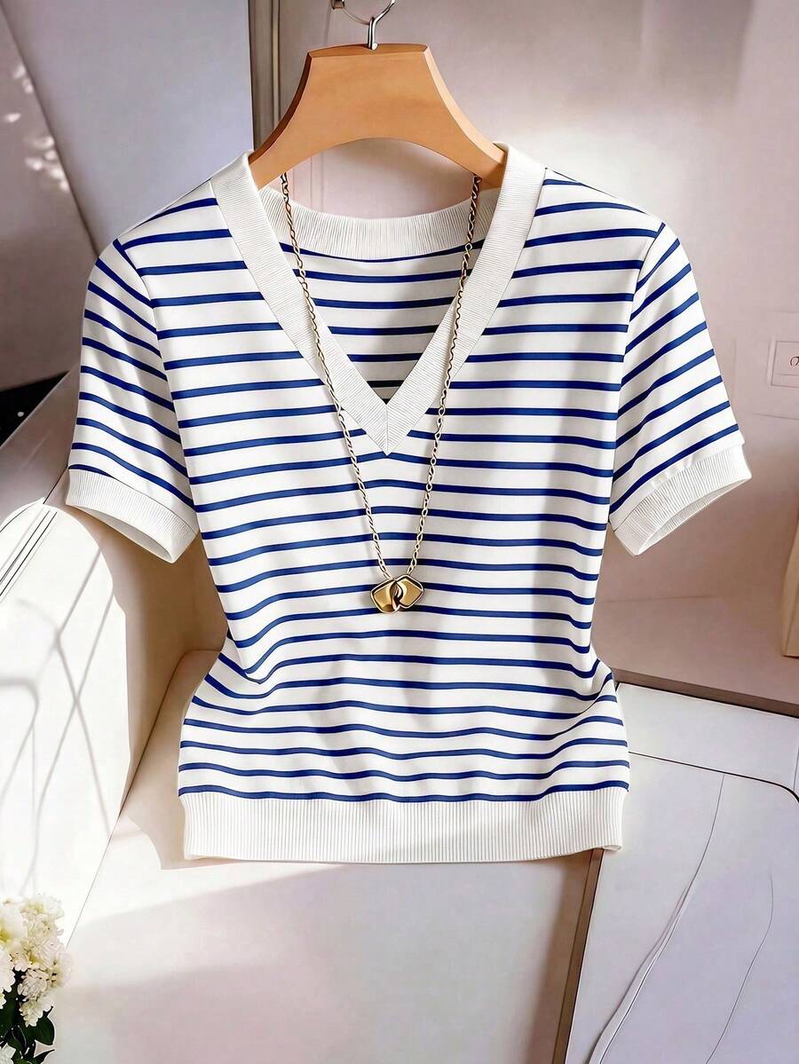 Nueva camiseta de mujer de manga corta con cuello en V a rayas - Azul y blanco - Ver 1