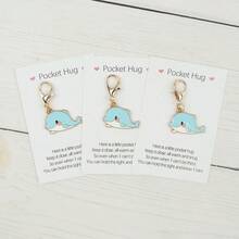 3 Stücke/6 Stücke süßer kleiner Delfin Schlüsselanhänger, Ozean-Thema Anhänger, perfekt als Rucksack-Anhänger, dekoratives Geschenk, kleiner Anhänger für Freunde, inspirierende Belohnung. Neuartiger Schlüsselanhänger. - Verschiedenfarbig - Übersicht 9