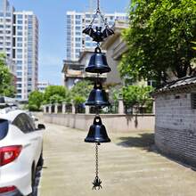 1件裝黑色蝙蝠鈴鐺，頂部附3D蝙蝠吊飾與三段式亮面鈴鐺，底部懸掛蜘蛛吊飾，鏈條連接懸掛設計，節日禮物，適用於萬聖節派對、庭院、陽台、窗戶展示、玄關門口裝飾，暗黑風格房間長期擺飾 - 彩色 - 查看 5