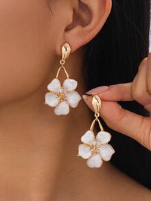 Par de Elegantes Pendientes Colgantes de Flor de Cincoétalos con Esmalte Blanco, Ideales para Uso Diario, Citas, Vacaciones - CombinacióVersátil - Blanco - Ver 1