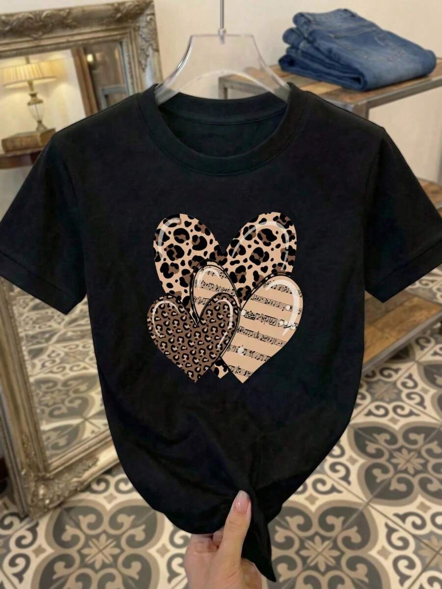 Camiseta informal de manga corta con cuello redondo para mujer con estampado de corazón de leopardo, largo regular, poliéster. - Negro - Ver 1