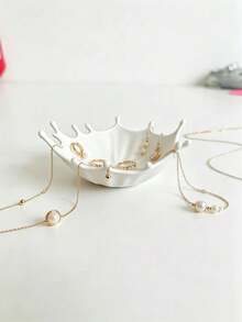 1pc Water Splash Design Jewelry Tray, Capturing The Dynamic Moment Into A Unique Home Decor Item. Fluid And Graceful Water Ripple Edge Design, As If Freezing The Instant Of Water Droplets Splashing, Pure White Soft And Warm, Can Store Rings, Earrings, Necklaces And Other Delicate Jewelry, Adding A Fresh And Healing Atmosphere To The Desktop, No Base,Bedroom Room Decor,Back To School - View 5