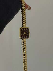 This Fashionable Women's Wristwatch Features A Rectangular Dial Design, Exquisite And Elegant, Perfect For Commuting - Gold - View 3