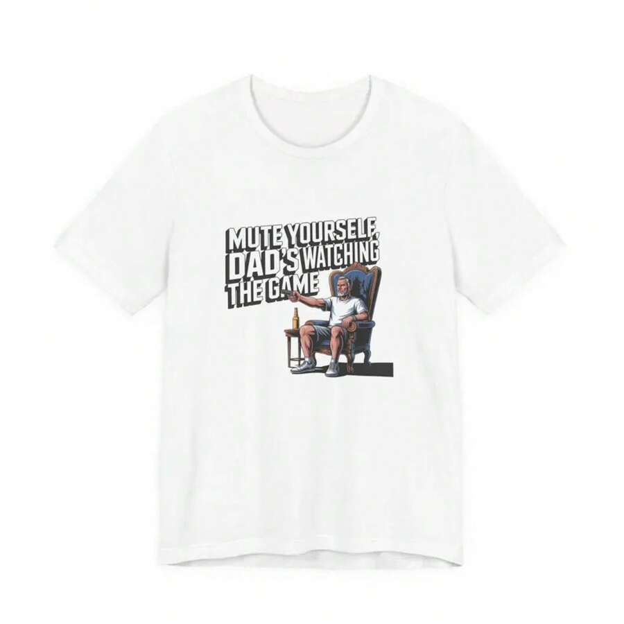 2026 Cállate, papá está viendo el partido - Camiseta | Dad Watching Football Tee Father's DayCamiseta blanca bonita de verano, prendas, ropa informal, camisetas cómodas - Blanco - Ver 1