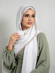 1 Buah Jilbab Chiffon Bordir Warna Polos untuk Wanita, Jilbab Chiffon Ringan, Nyaman, dan Serbaguna, Cocok untuk Pemakaian Kasual Sehari-hari - Bordir renda putih - View 3