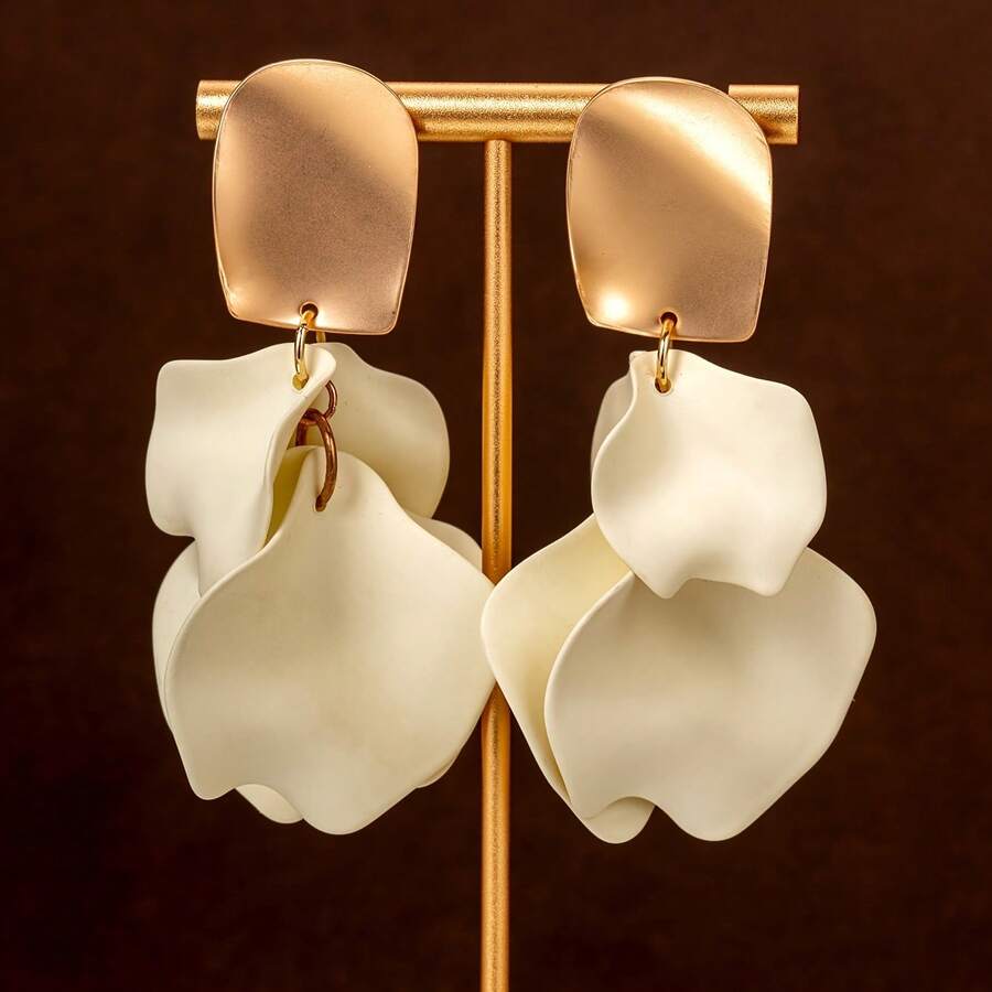 1 Pair Exaggerated Geometric Metal Large Petal Shaped Design Earrings, Daily Wear Women's Beach Vacation Style Large Earrings - Style 1 - View 1