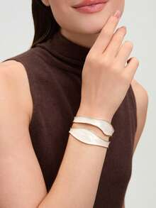 Ashenrae 1pc Luxury Fashionable Elegant Unique Minimalist Asymmetrical Hollow Bracelet, Suitable For Women Daily Wear - White - View 3