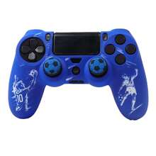 Accesorio de juego de mesa con temática de fútbol con patrones de trofeo, funda de piel de controlador y pegatina personalizada con antideslizante para controlador Playstation 4, RALAN 1 Funda protectora de controlador+2 tapas de agarre de pulgar personalizadas+ - Ver 2