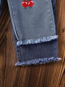 2pcs/Set Celana Panjang Denim Lembut dan Nyaman Bordir Stroberi Ceri untuk Balita Perempuan, Cocok untuk Pakaian Luar Ruangan Musim Semi/Panas - Dark Wash - View 5