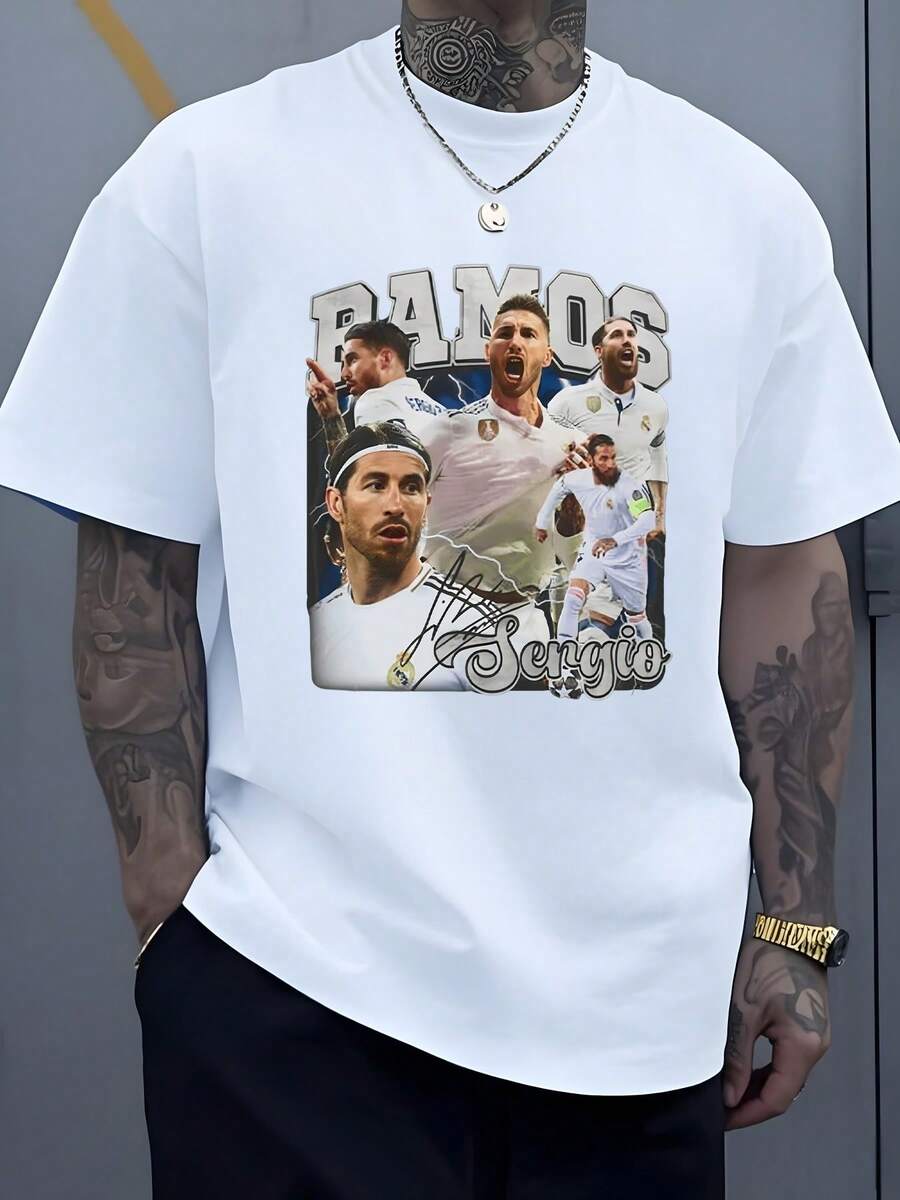 Homenaje épico al legendario futbolista Sergio Ramos mostrando sus momentos de gloria deportiva y pasión futbolística sobre una camiseta de hombre - Blanco - Ver 1