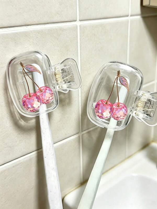 Porte-brosse à dents portable avec motif cerise rose diamant, boîte de rangement de brosse à dents de voyage transparente, clip de protection de tête de brosse à dents, couvercle de protection de brosse à dents, pratique à transporter, conception anti-poussière, cadeau idéal pour les amoureux, les amis, la famille, les enseignants, les passionnés de voyage, essentiel pour la maison, le dortoir, les vacances. Parfait pour un cadeau d'anniversaire, un cadeau de rentrée scolaire, un accessoire de mariage, un cadeau pour la fête des enseignants et un article essentiel pour le printemps/l'été