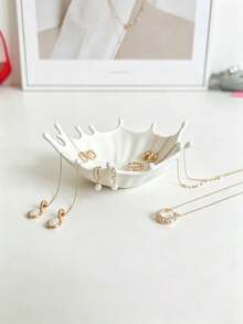 1pc Water Splash Design Jewelry Tray, Capturing The Dynamic Moment Into A Unique Home Decor Item. Fluid And Graceful Water Ripple Edge Design, As If Freezing The Instant Of Water Droplets Splashing, Pure White Soft And Warm, Can Store Rings, Earrings, Necklaces And Other Delicate Jewelry, Adding A Fresh And Healing Atmosphere To The Desktop, No Base,Bedroom Room Decor,Back To School - View 6