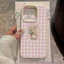 Funda para Teléfono - Un Conejo Marrón Sosteniendo Flores Frescas es Ideal para un Patrón de TPU para la Funda de  16 Pro Max. Esta Cubierta Protectora Duradera y a Prueba de Golpes es Fácil y Creativa, lo que la Convierte en un Excelente Regalo para las Fiestas. Está Disponible en Varios Mode - Multicolor - Ver 3