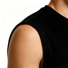 Hombres Estilo Urbano, Diseño de Mapache con Motocicleta en Rosa y Rojo, Camiseta Sin Mangas con Estampado Detallado, Vibe Rebelde y Divertido, Ideal para Actividades al Aire Libre y Estilo - Negro - Ver 3