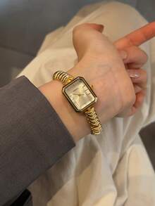 This Fashionable Women's Wristwatch Features A Rectangular Dial Design, Exquisite And Elegant, Perfect For Commuting Wear - Gold - View 9