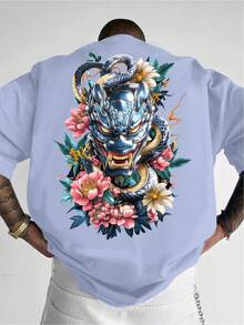 Una camiseta de colores vivos, estampada con motivos azules de la máscara de fantasma malvado, una serpiente y una peonía, es perfecta para un estilo casual y seguramente atraerá la atención - azul claro - Ver 1