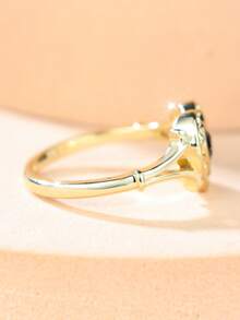 1 Elegant And Stylish Black-Glazed Heart-Shaped Ring With A Sweet-And-Edgy, Dark Retro Vibe-Perfect For Subculture, Sweet-And-Edgy, And Retro Outfits. - Golden Yellow + Black - View 4
