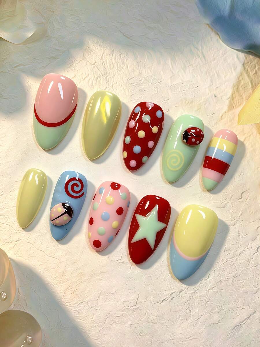 Y2K-Stil mandelförmige Press-On-Nägel, 10 Stück Vintage niedliche Macaron-Farbpalette Zitronengelb einfarbig bunte Polka-Dot-Muster, 3D Marienkäfer-Wirbel-Design Rosa Blau Rot bunte gestreifte French-Stern-Muster Polka-Dot-Nägel, inklusive 1 Blatt Jelly-Kleber und 1 Nagelfeile (Jelly-Kleber zufällig versendet), geeignet für Frauen und Mädchen für den täglichen Gebrauch, Dates, Partys und weitere Anlässe - Verschiedenfarbig - Übersicht 1