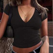 Nueva camiseta de manga corta con cuello en V, estilo ajustado para mujer, moda de chica atractiva. - Rojo brillante 114 - Ver 2