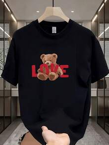 Camiseta gráfica para hombre, elegante y relajada, con un estampado de un oso de peluche marrón y la palabra 'LOVE' en rojo, perfecta como regalo navideño para adultos, adecuada para Navidad - Negro - Ver 1