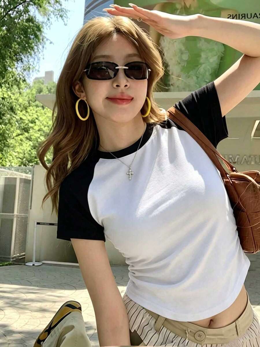 Áo thun crop top ôm dáng tay raglan cổ tròn phối màu Y2K phong cách thường ngày, thích hợp cho kỳ nghỉ hè, đi nghỉ mát, đi du lịch. - Đen trắng - Xem 1