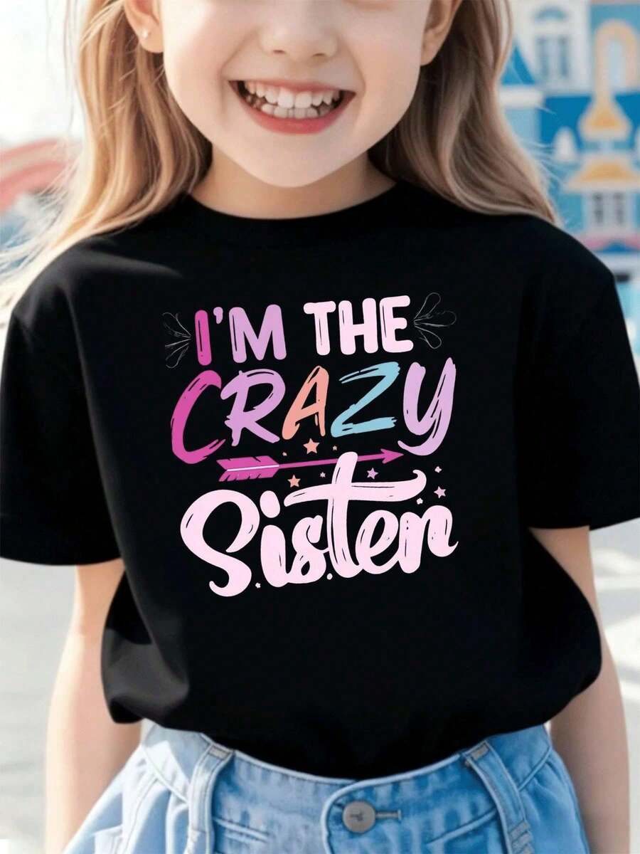 Camiseta infantil con estampado divertido de hermana loca, tela premium, cuello redondo, corte holgado, cómoda, estilo moderno y adorable.