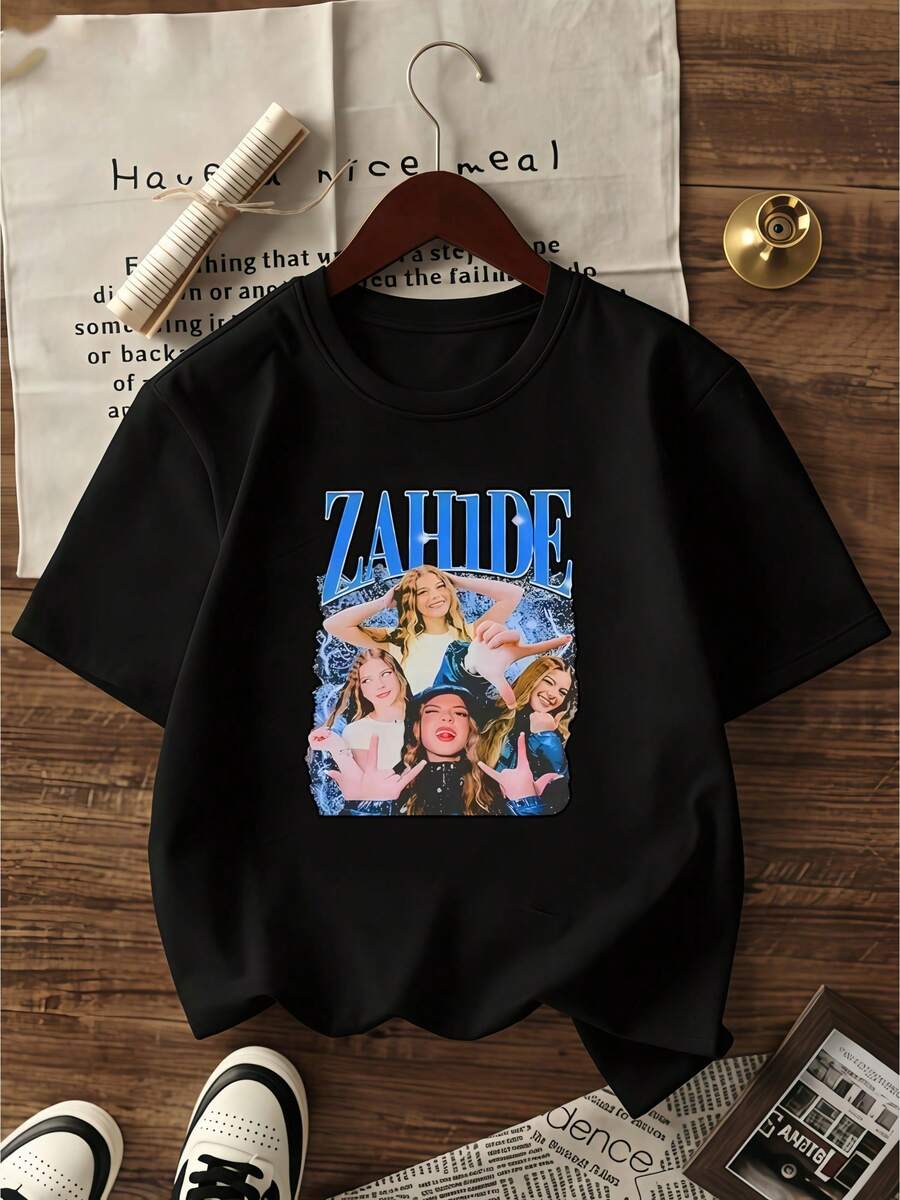 Camiseta infantil temática ZAHIDE, estampada con diseños de personajes y letras coloridas. - Negro - Ver 1