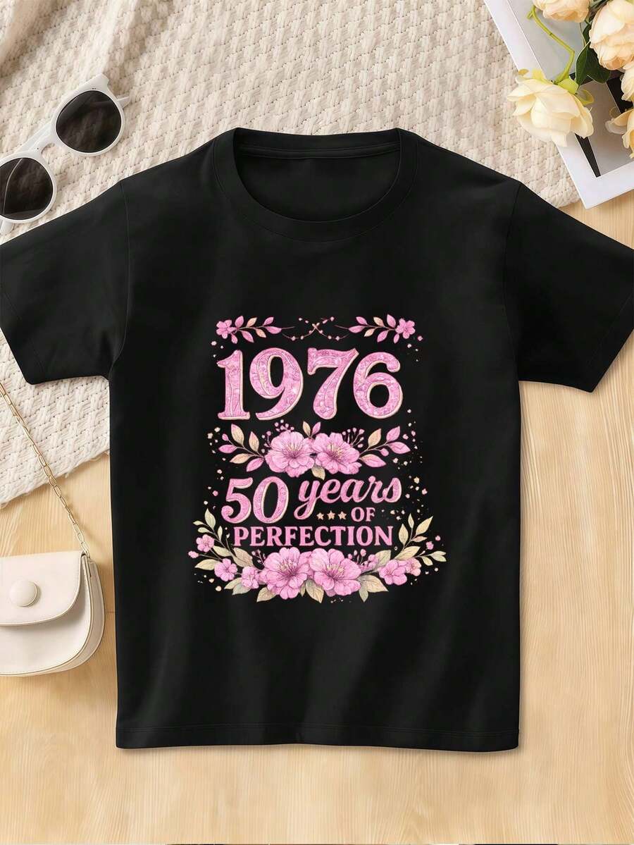 Camiseta de mujer de cumplea?os de 1976, regalo floral, cuello redondo, corte relajado, informal, ajuste cómodo, estampado llamativo. - Negro - Ver 1