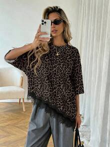 Camiseta de talla grande con diseño elegante, bajo asimétrico, ribete de encaje y manga corta, de nuevo estilo para mujer. - Estampado de leopardo marrón - Ver 6